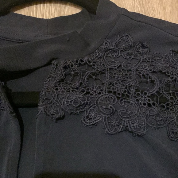 Banana Republic top small size in dark blue - Picture 2 of 4